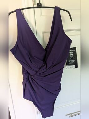 MIRACLESUIT Women's Twisted Sister Esmerelda One-Piece Swimsuit SZ 16